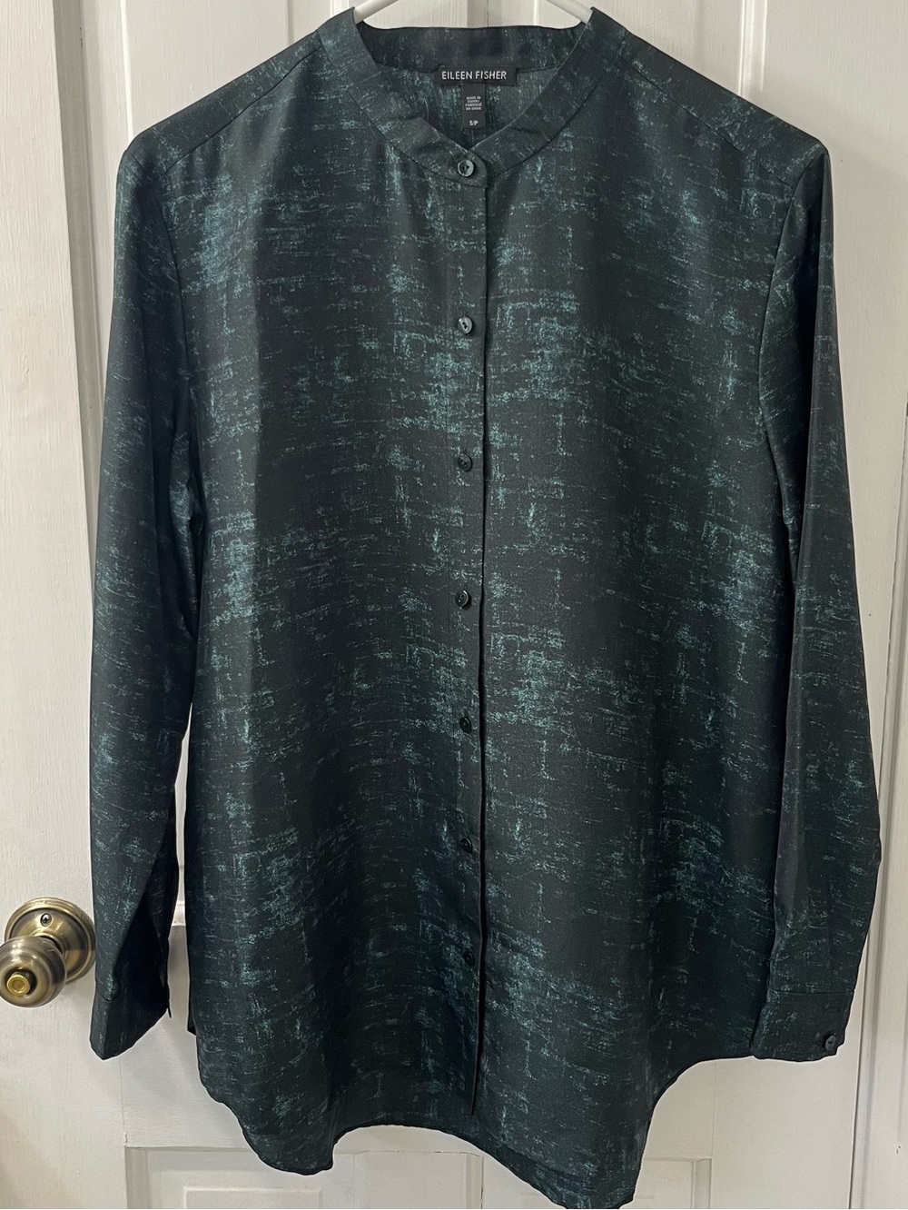 Eileen Fisher Mandarin Collar Silk Button Down Blouse. Size Small